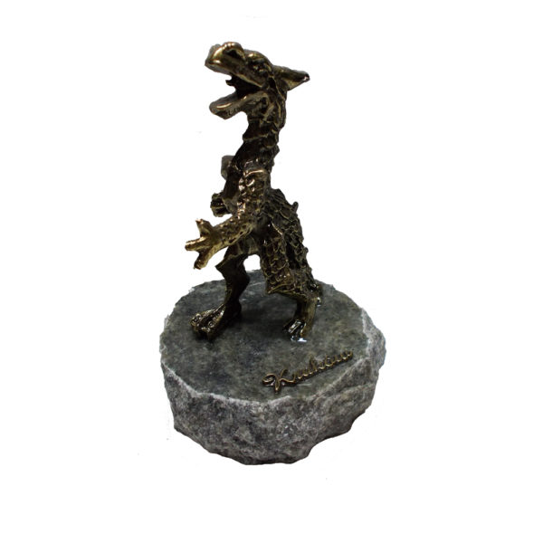 Smok duży na kamieniu-0