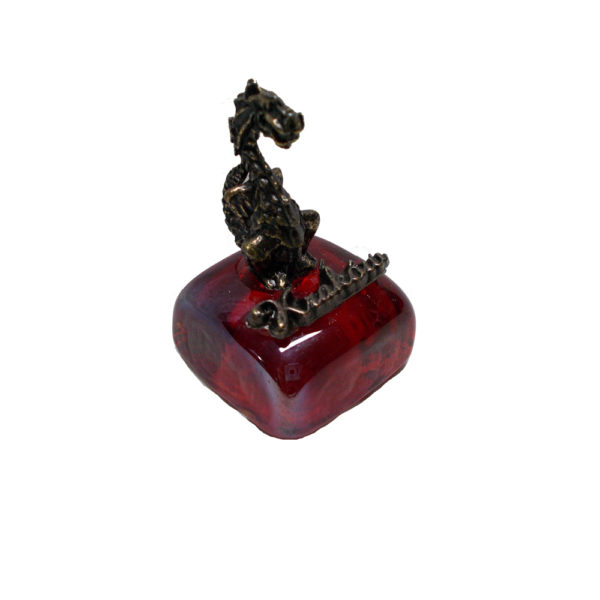 Mini smok na szklanym kamieniu-0