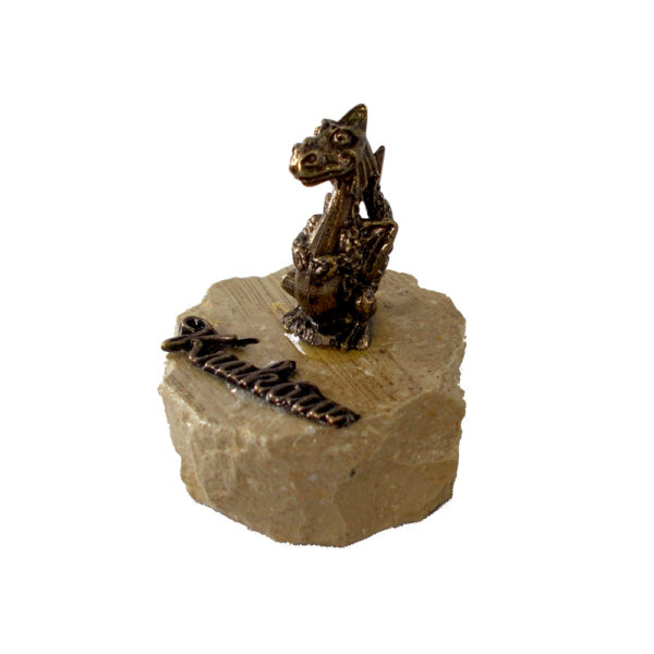 Mini smok na kamieniu-0